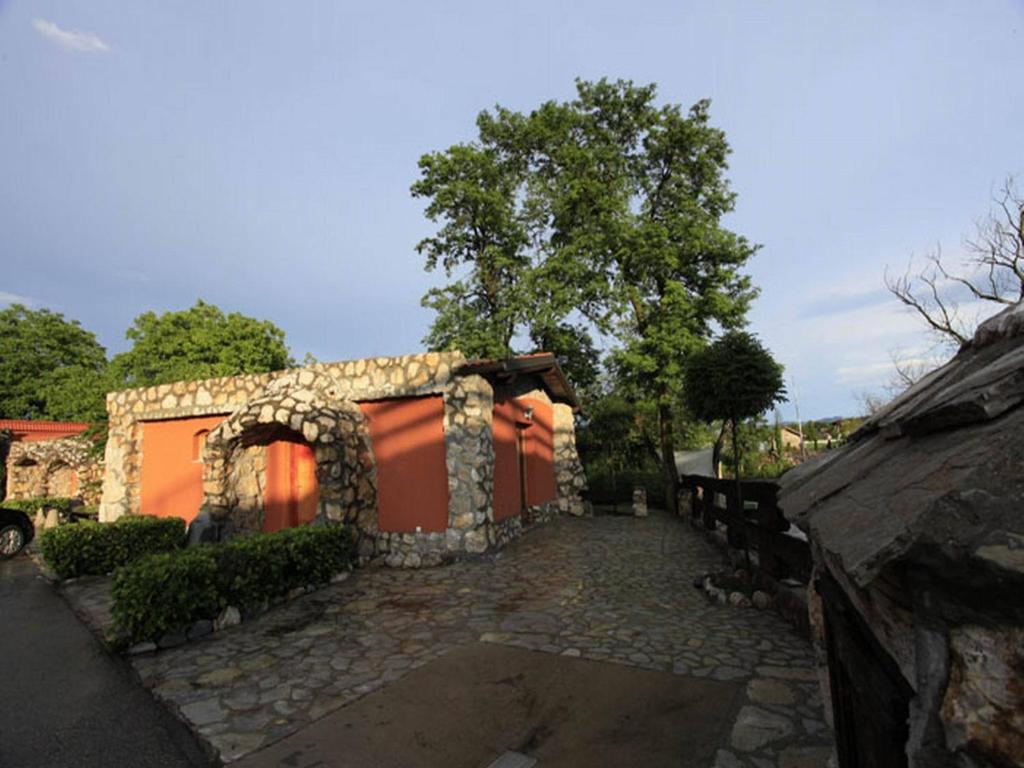 Pasha Garni Hotel Лакташи Экстерьер фото